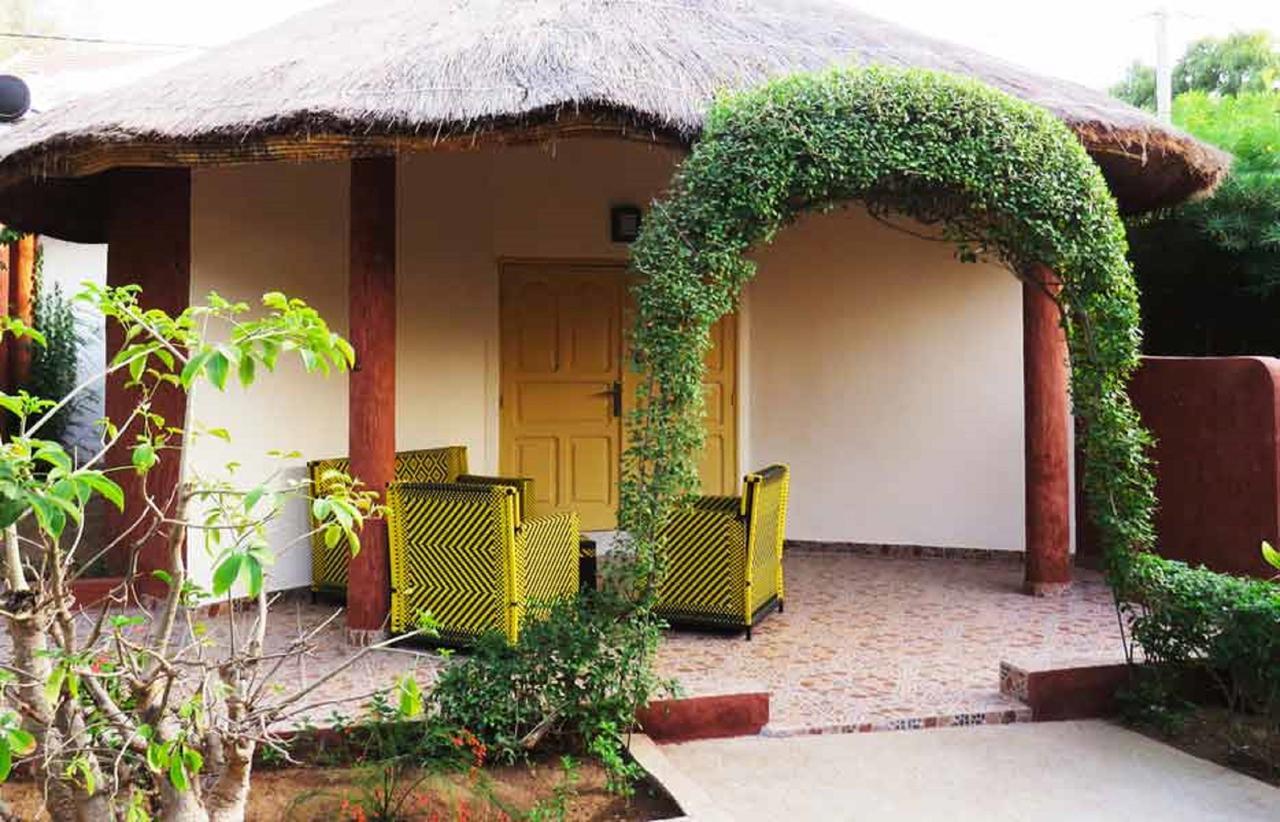 Le Lion Dort Hotel Somone Exterior foto