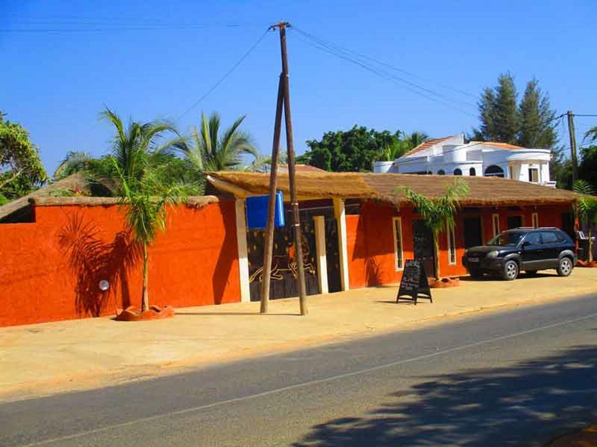 Le Lion Dort Hotel Somone Exterior foto
