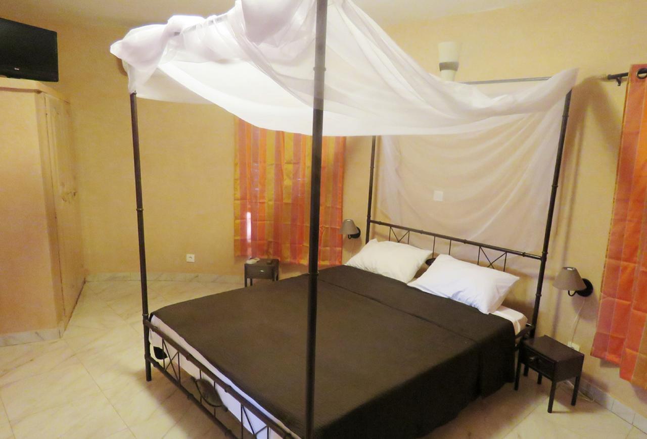Le Lion Dort Hotel Somone Exterior foto