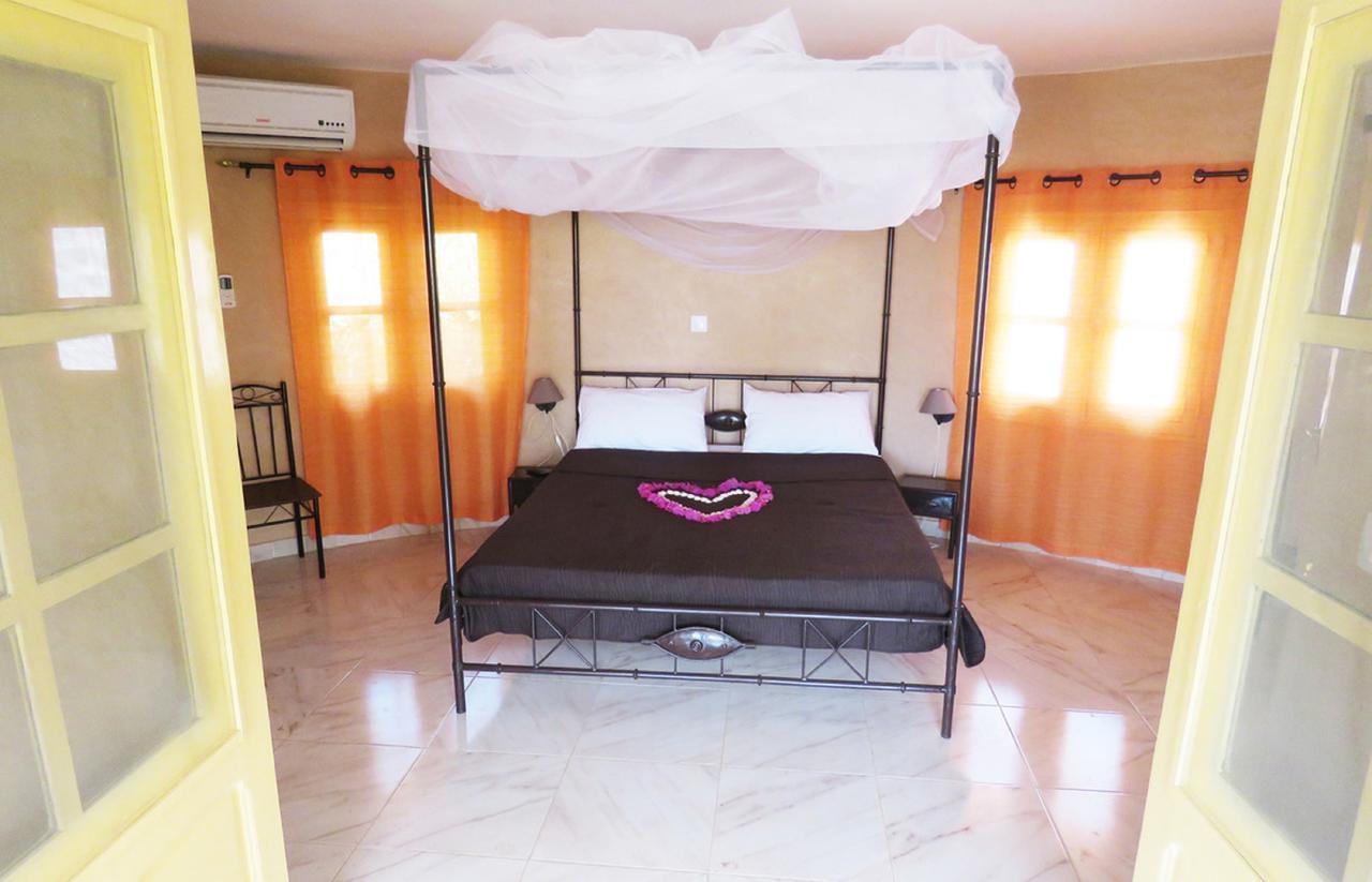 Le Lion Dort Hotel Somone Exterior foto